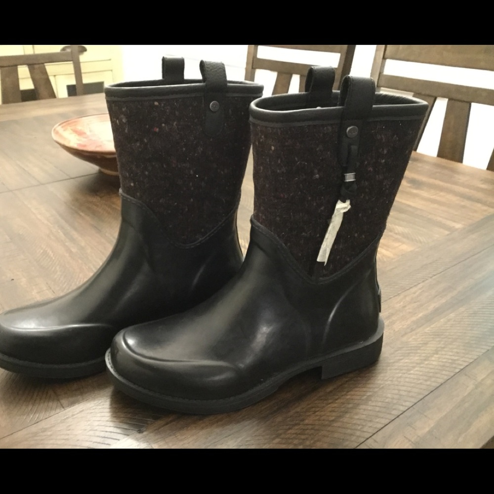 New Ugg Rain Boots US 9 Black Sheepskin Lined Cute